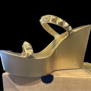 Carmen Sol GOLD High wedge Size 8 worn 1 time at most.